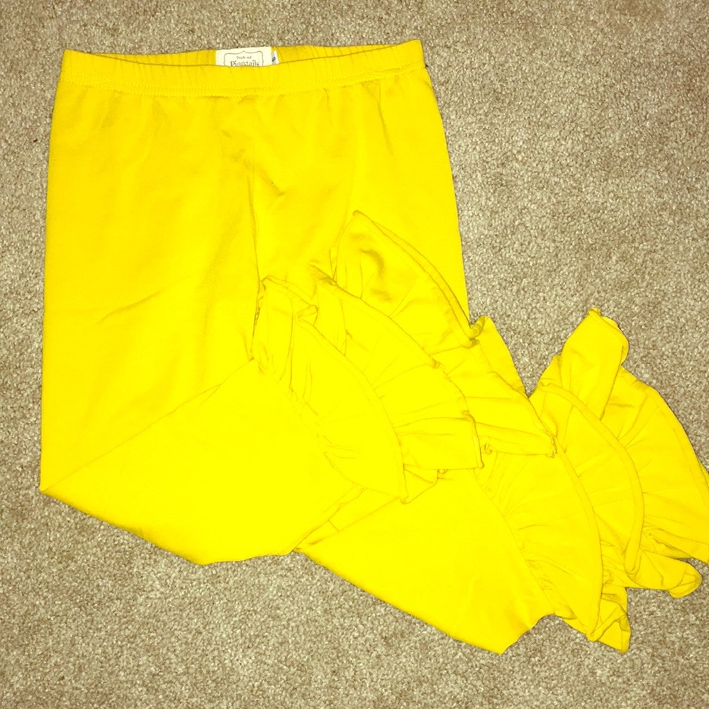 Very cute ruffle leggings